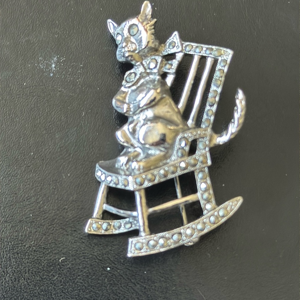 Vintage costume Jewelry pin